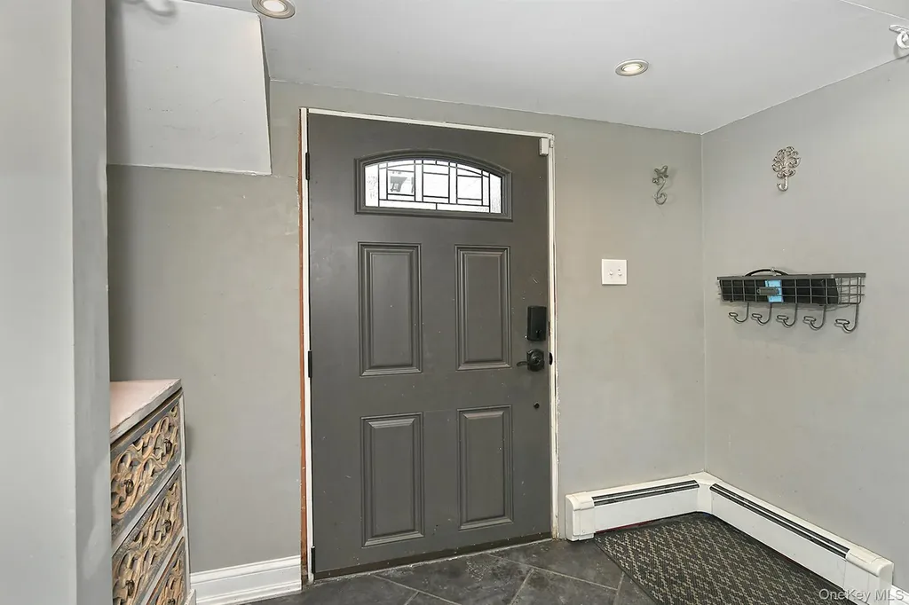 14 Thimble Lane Hicksville NY 11801