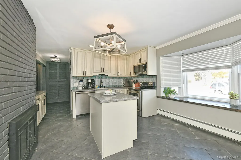 14 Thimble Lane Hicksville NY 11801
