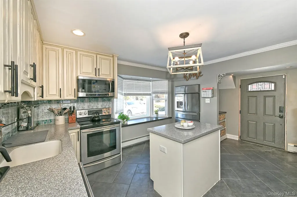 14 Thimble Lane Hicksville NY 11801