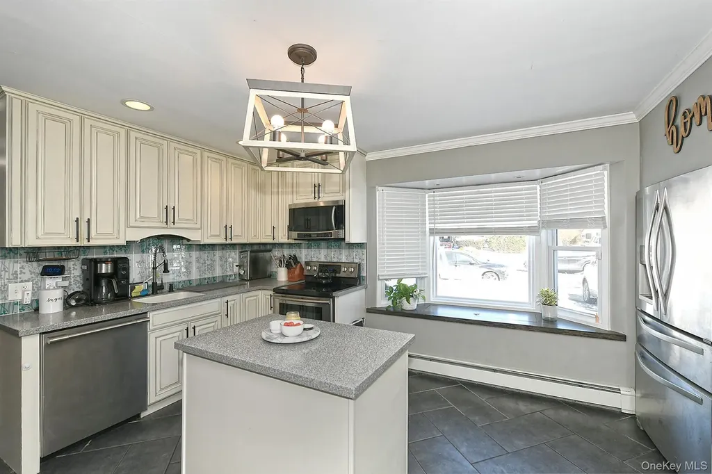14 Thimble Lane Hicksville NY 11801