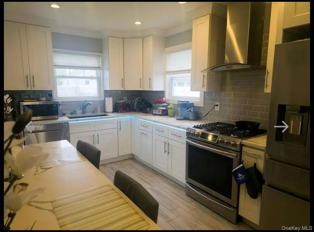 131 E Alhambra Avenue Lindenhurst NY 11757