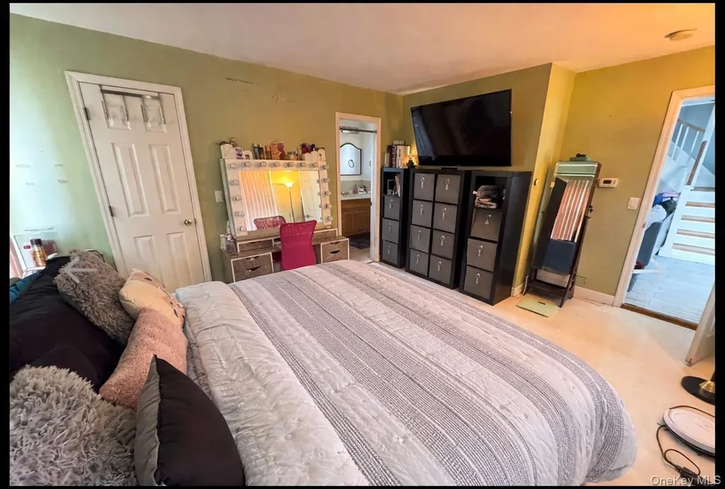 131 E Alhambra Avenue Lindenhurst NY 11757