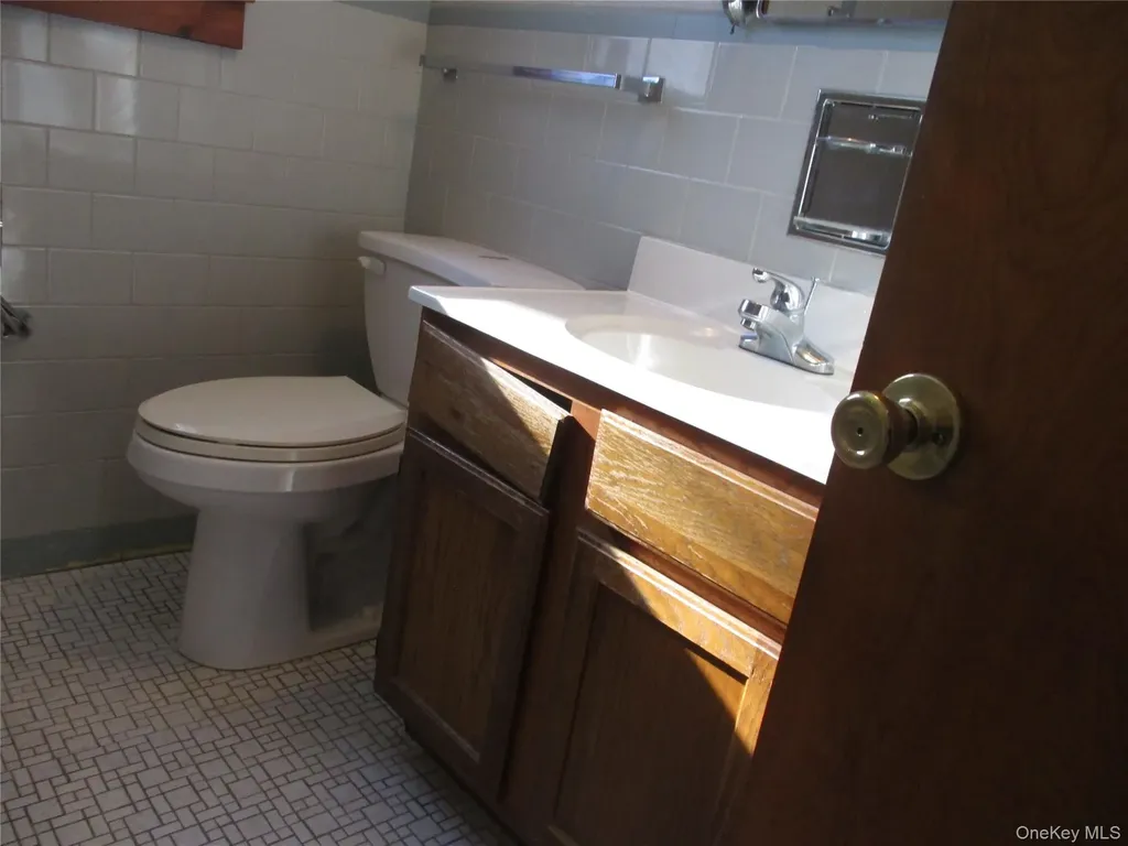 35 Midland Avenue Central Valley NY 10917