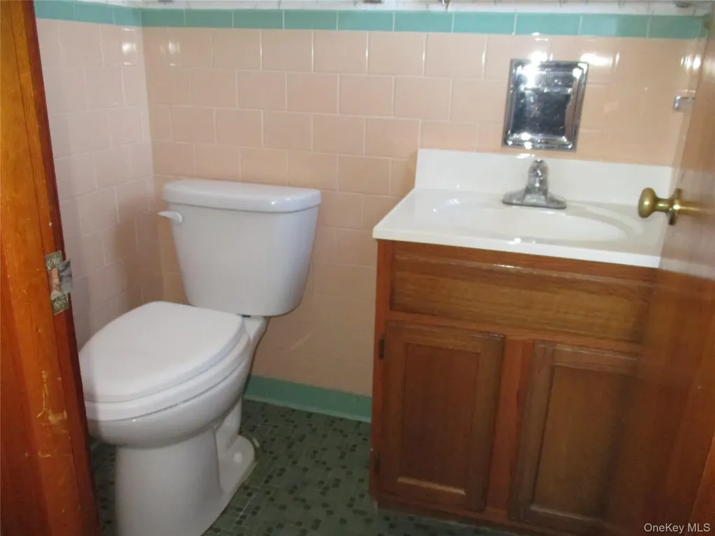 35 Midland Avenue Central Valley NY 10917