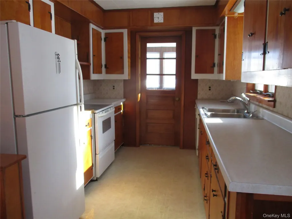 35 Midland Avenue Central Valley NY 10917