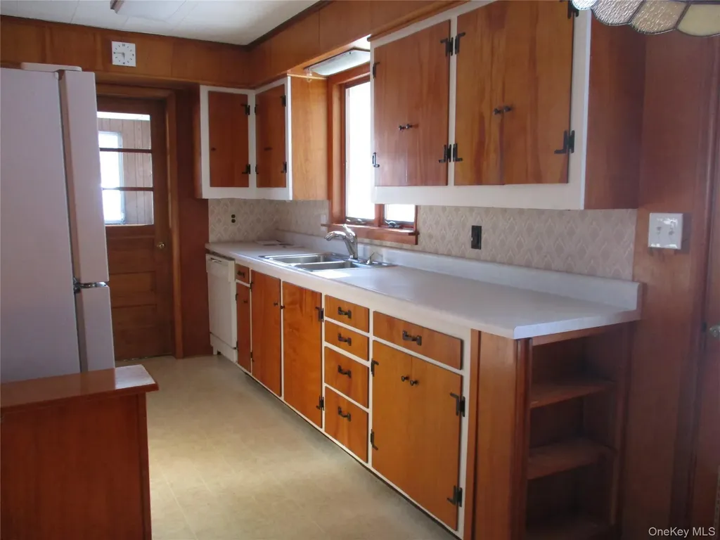 35 Midland Avenue Central Valley NY 10917