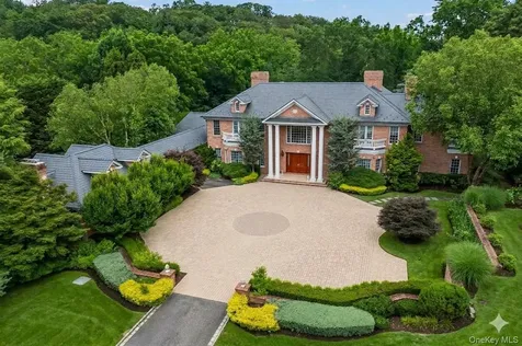 660 Chicken Valley Road Matinecock NY 11560