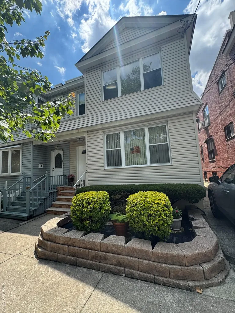6922 64th Place Ridgewood NY 11385