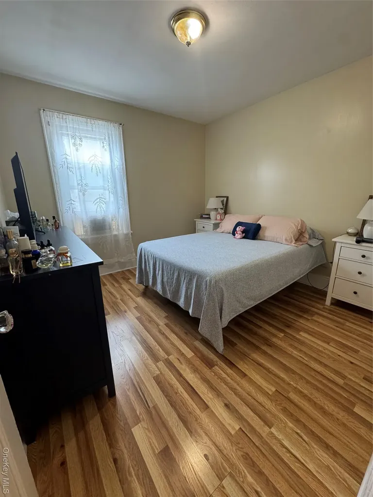 6922 64th Place Ridgewood NY 11385