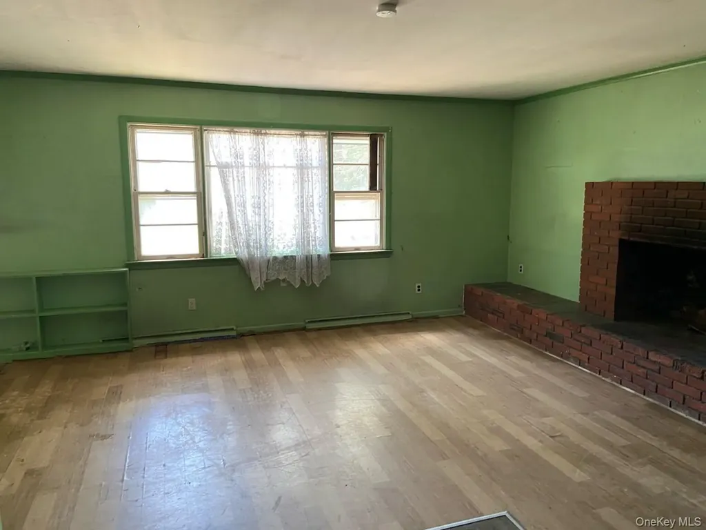 18 Joyce Drive Riverhead NY 11901