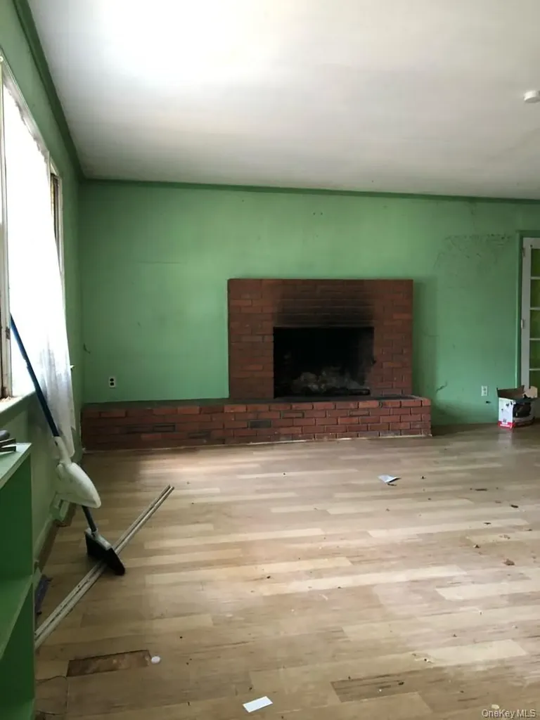 18 Joyce Drive Riverhead NY 11901