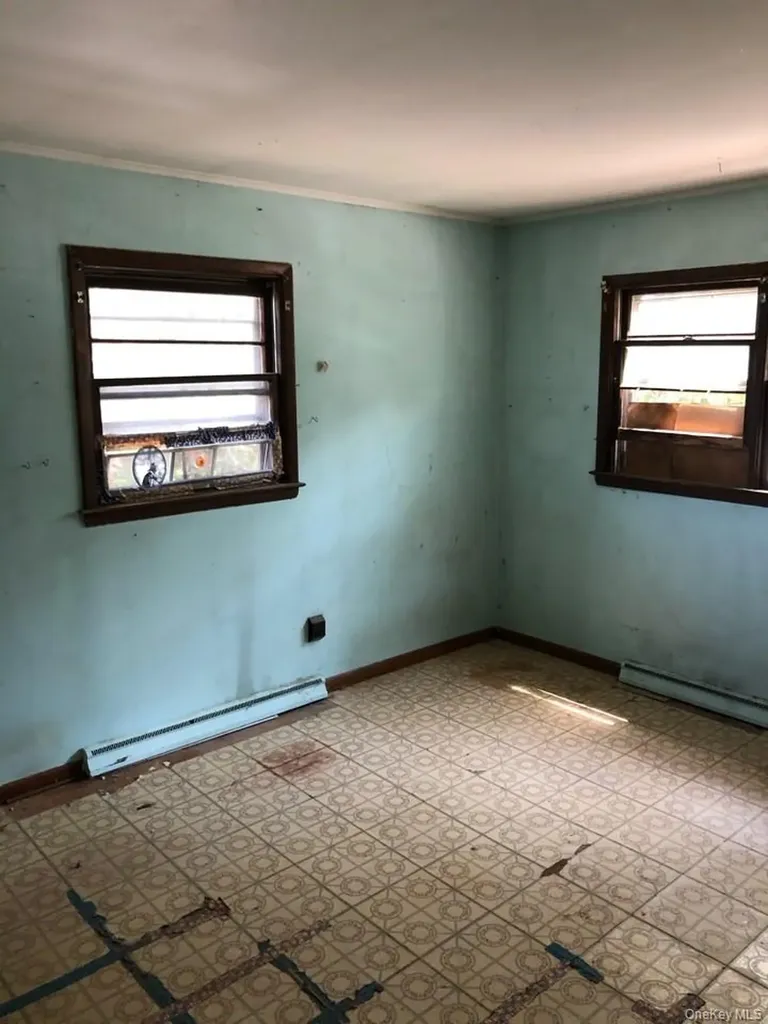18 Joyce Drive Riverhead NY 11901