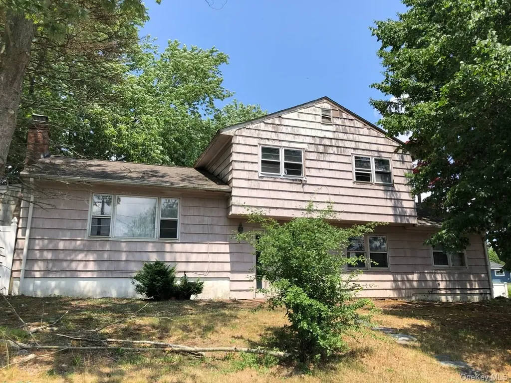 18 Joyce Drive Riverhead NY 11901