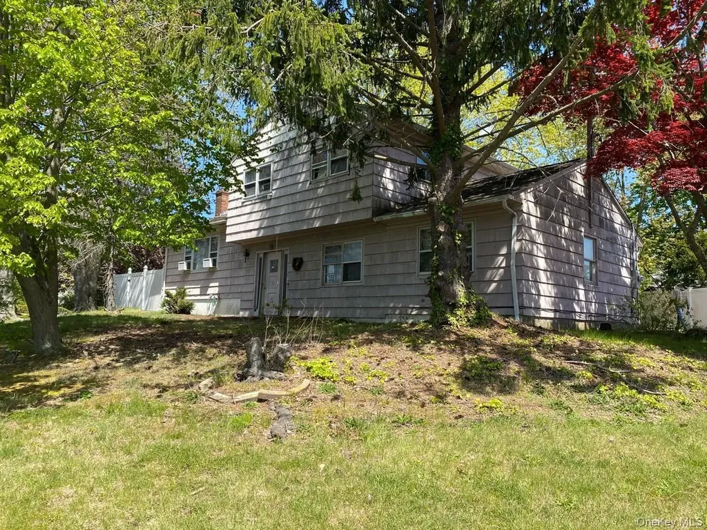 18 Joyce Drive Riverhead NY 11901