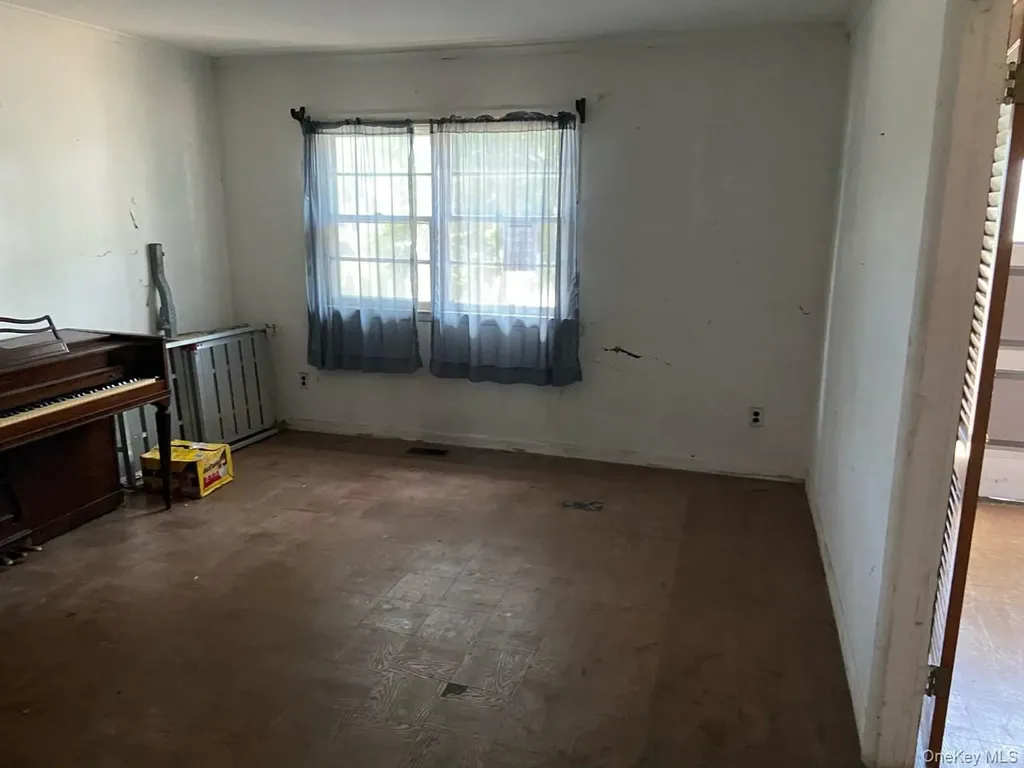 18 Joyce Drive Riverhead NY 11901