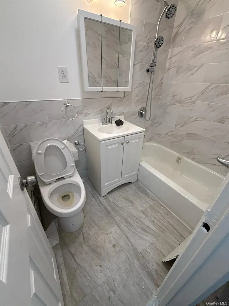 841 E 216th Street Bronx NY 10467