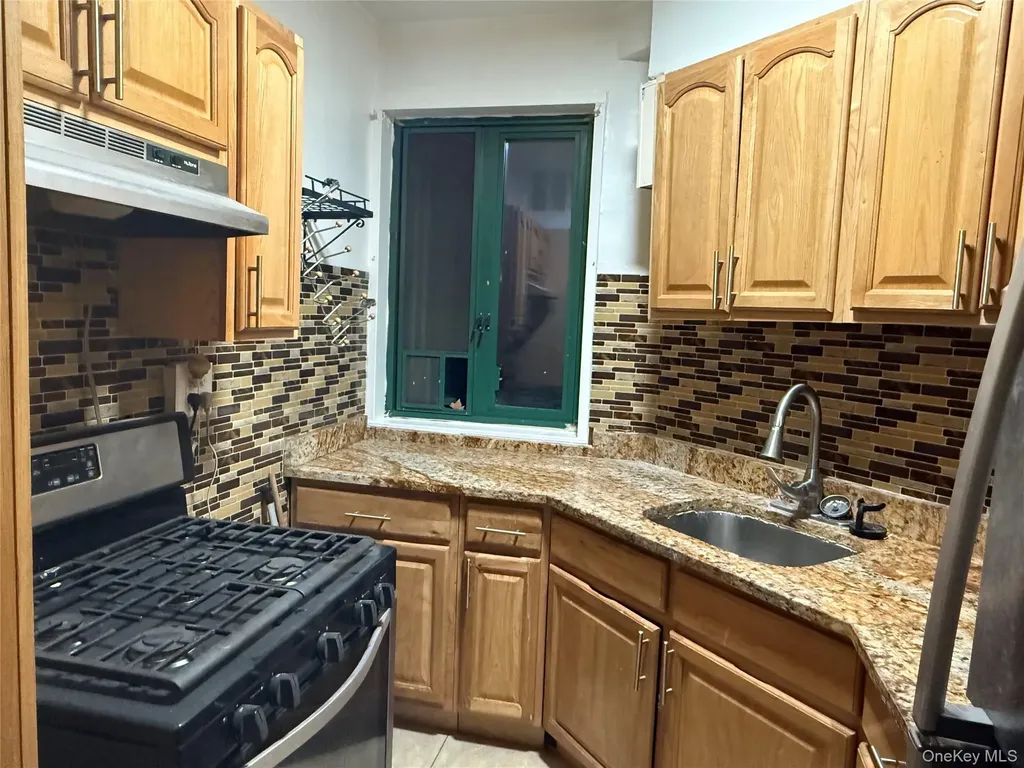2240 E Tremont Avenue Bronx NY 10462