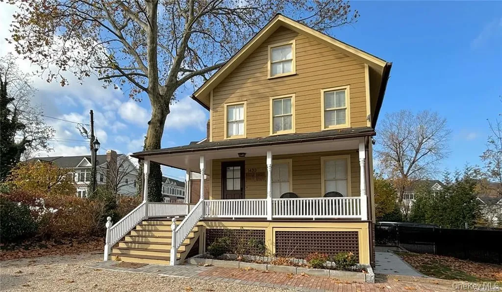 1433 Old Northern Boulevard Roslyn NY 11576
