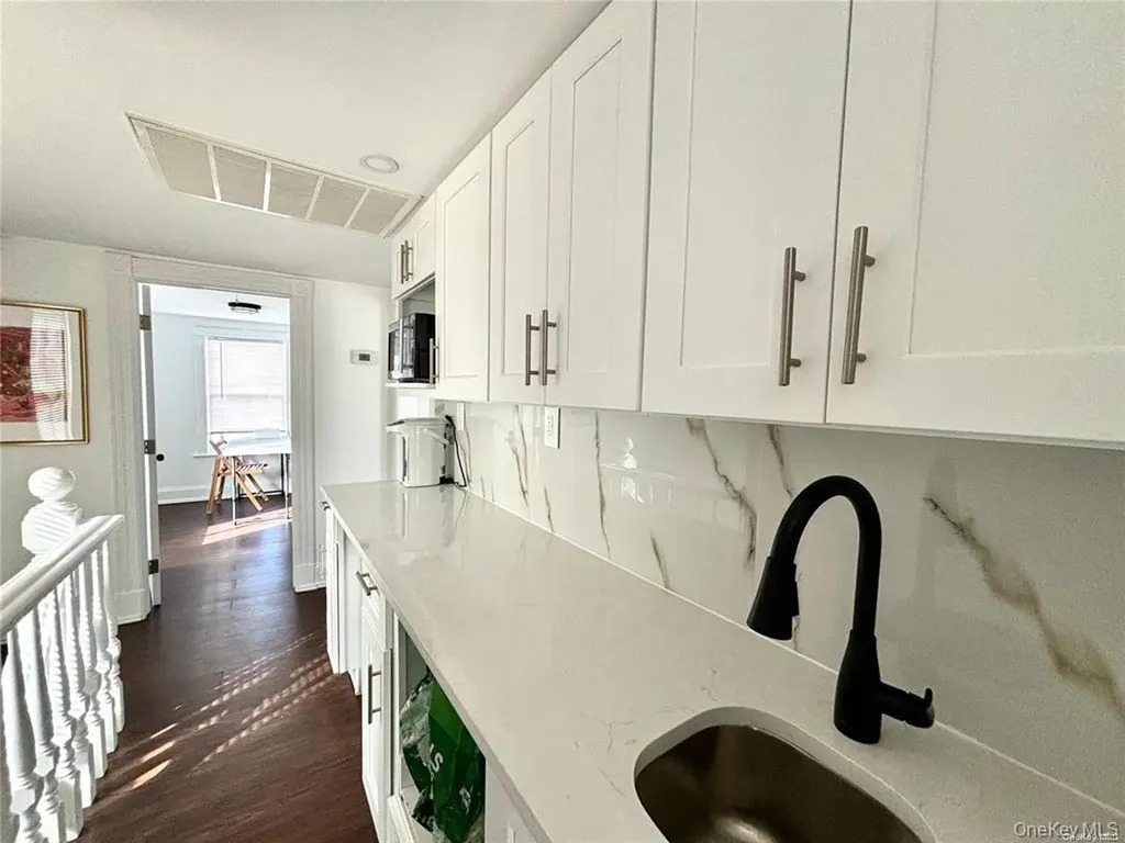 1433 Old Northern Boulevard Roslyn NY 11576
