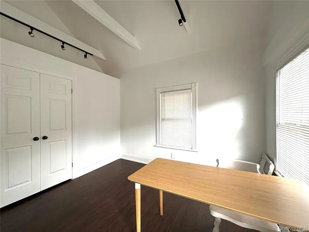 1433 Old Northern Boulevard Roslyn NY 11576