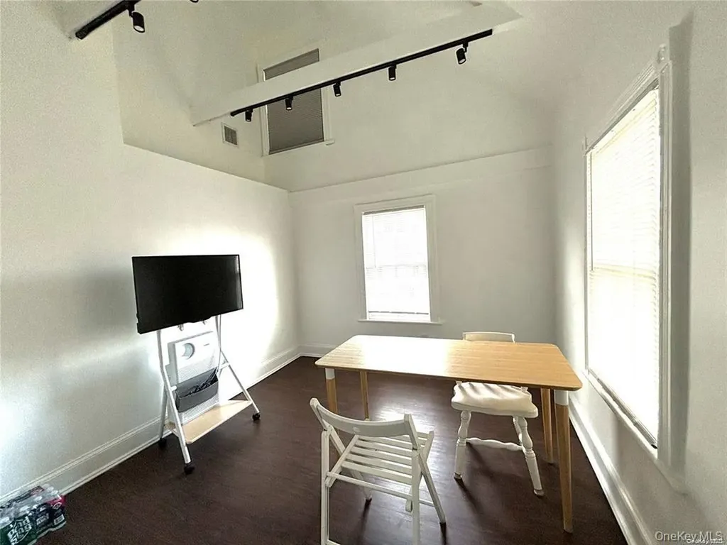 1433 Old Northern Boulevard Roslyn NY 11576