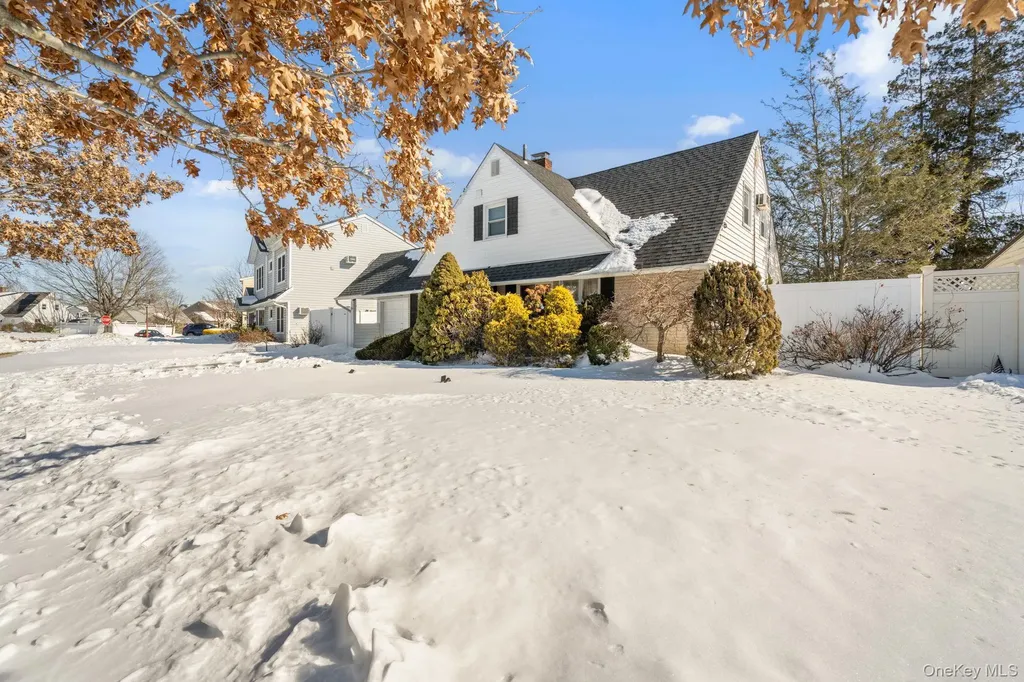 51 Shepherd Lane Levittown NY 11756
