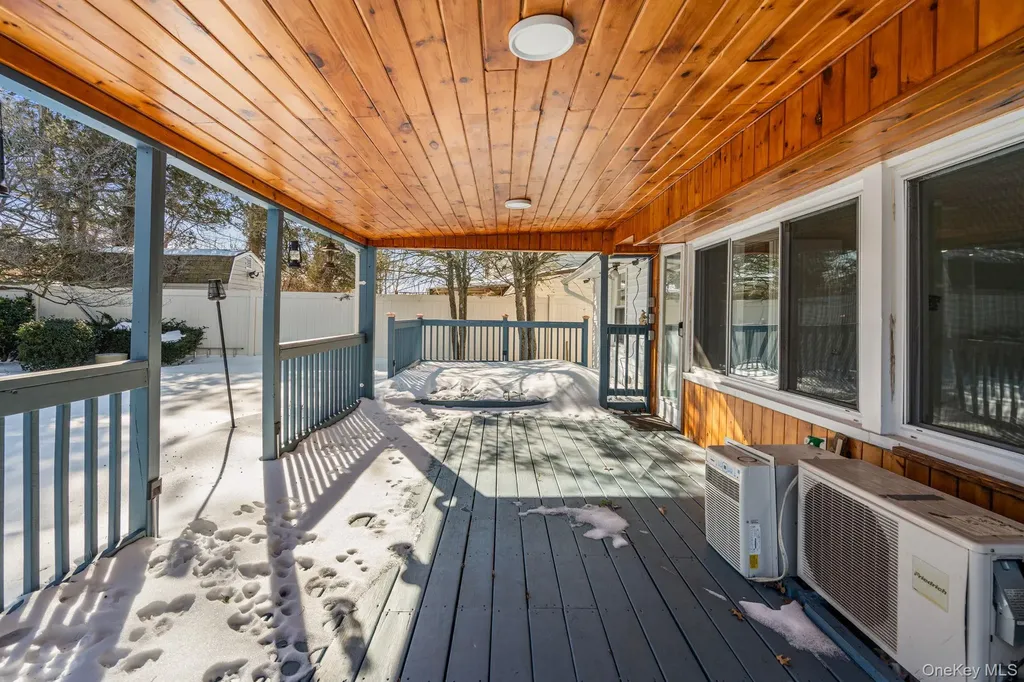 51 Shepherd Lane Levittown NY 11756