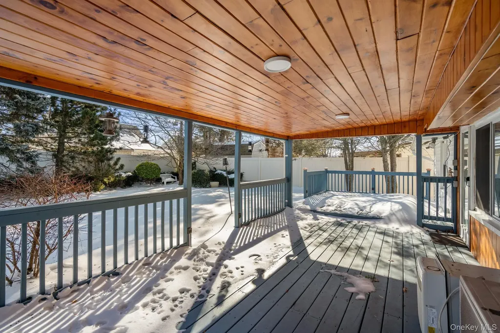 51 Shepherd Lane Levittown NY 11756