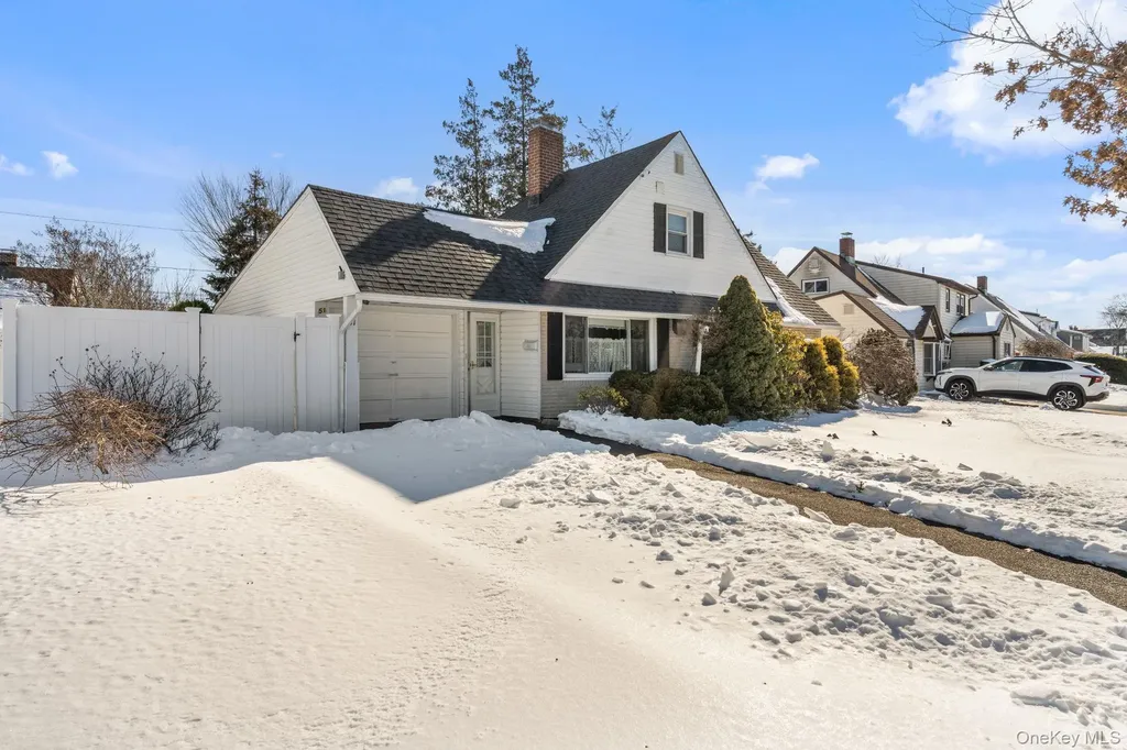 51 Shepherd Lane Levittown NY 11756