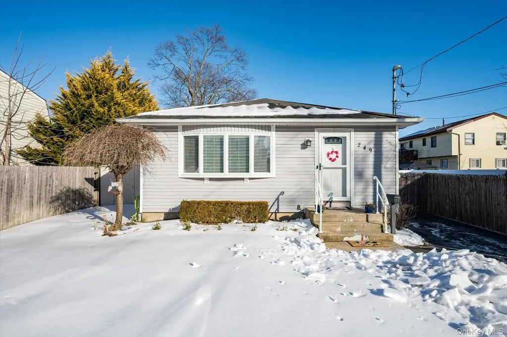 249 Hampton Road West Babylon NY 11704