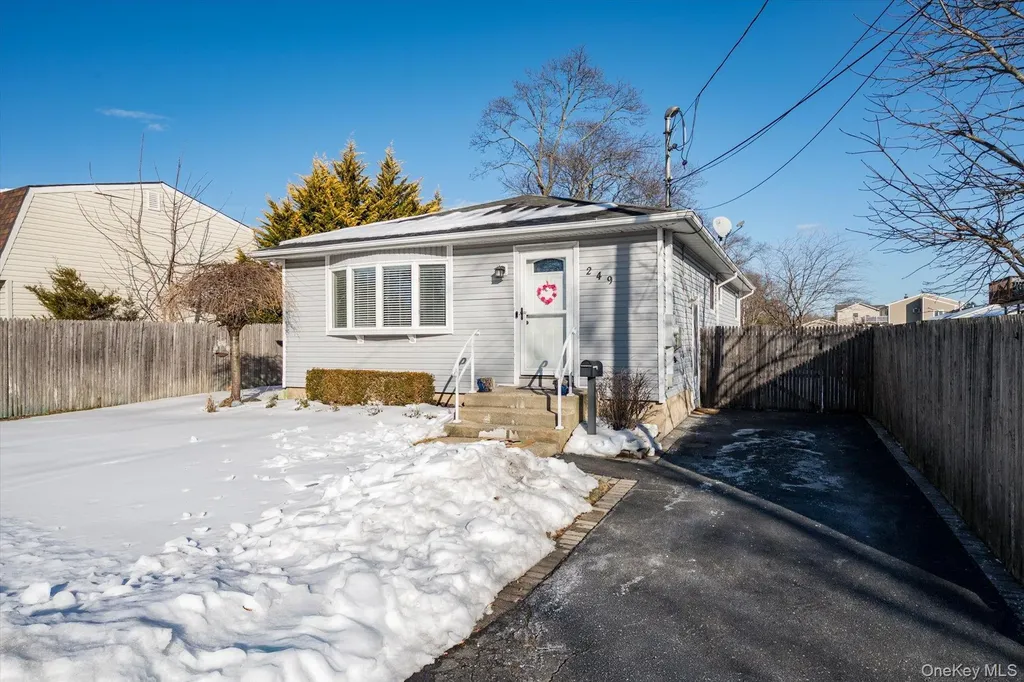 249 Hampton Road West Babylon NY 11704