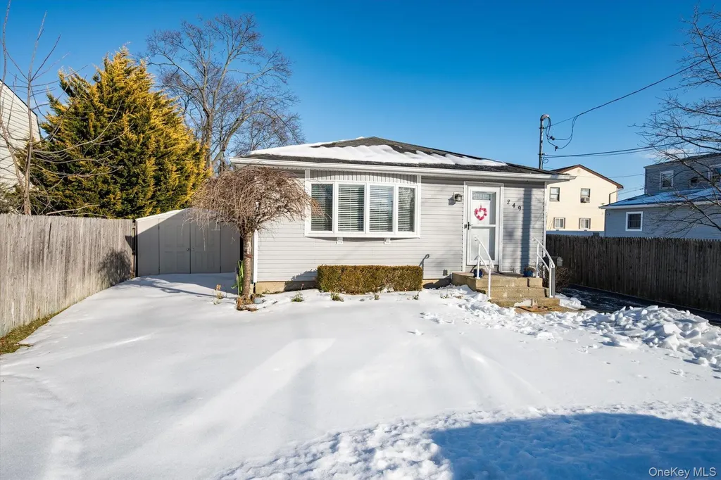 249 Hampton Road West Babylon NY 11704