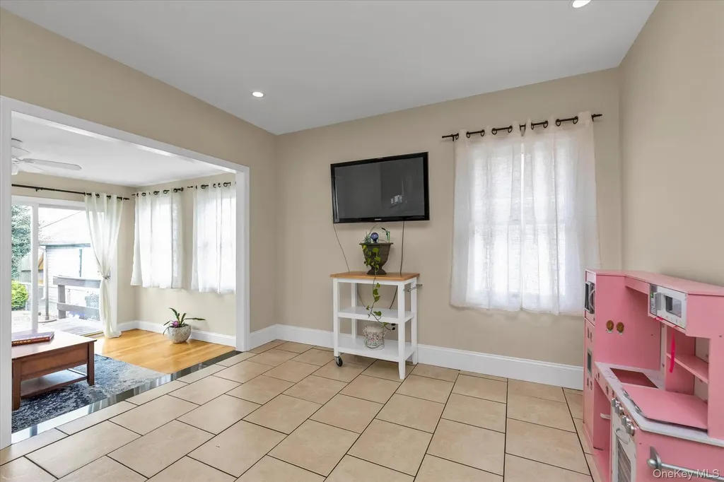 3080 Roxbury Road Oceanside NY 11572