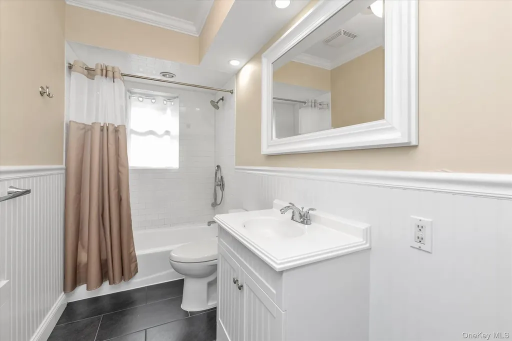 3080 Roxbury Road Oceanside NY 11572
