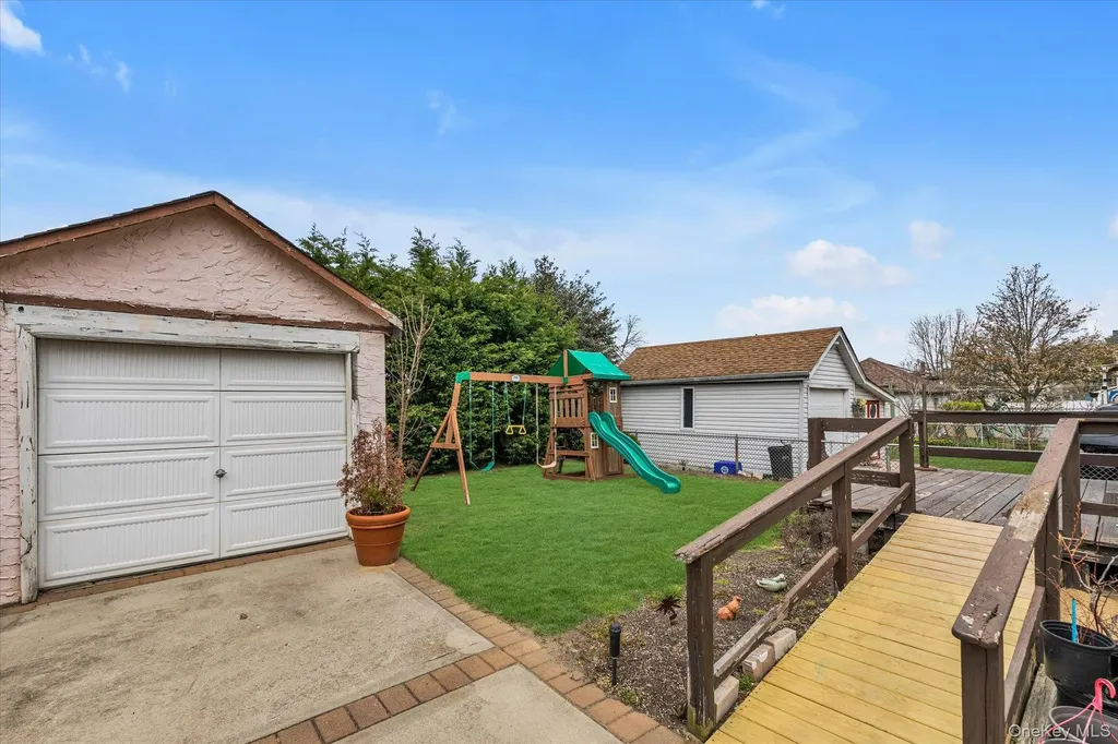 3080 Roxbury Road Oceanside NY 11572