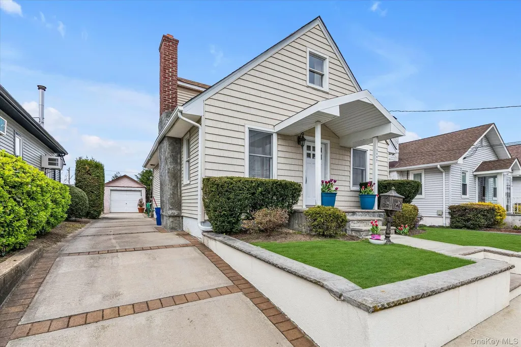 3080 Roxbury Road Oceanside NY 11572
