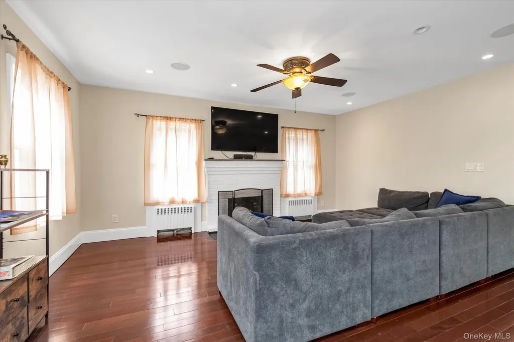 3080 Roxbury Road Oceanside NY 11572