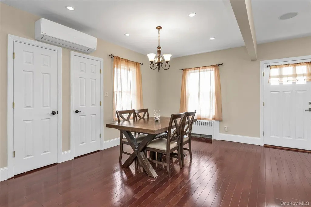 3080 Roxbury Road Oceanside NY 11572