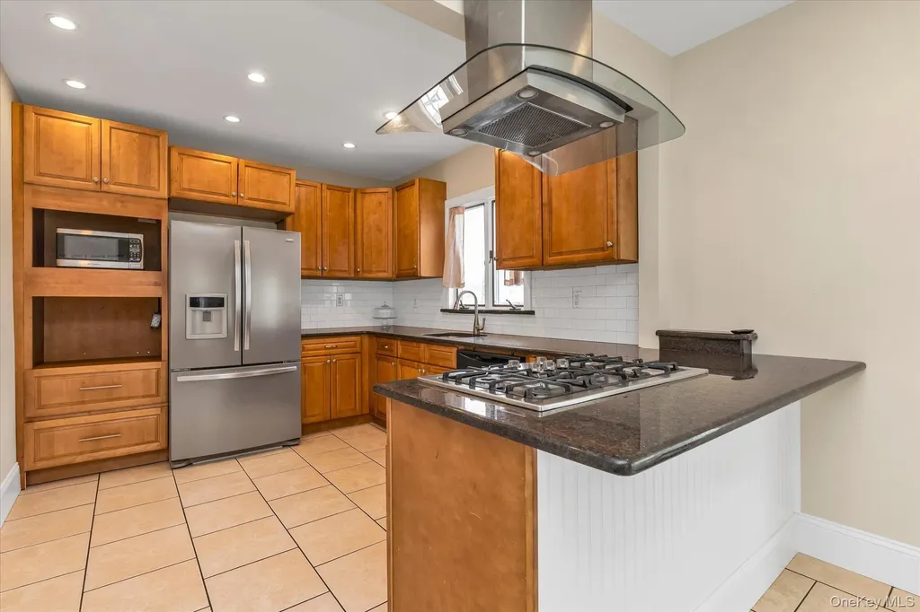 3080 Roxbury Road Oceanside NY 11572