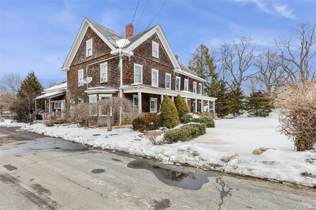 250 Main Road Riverhead NY 11901