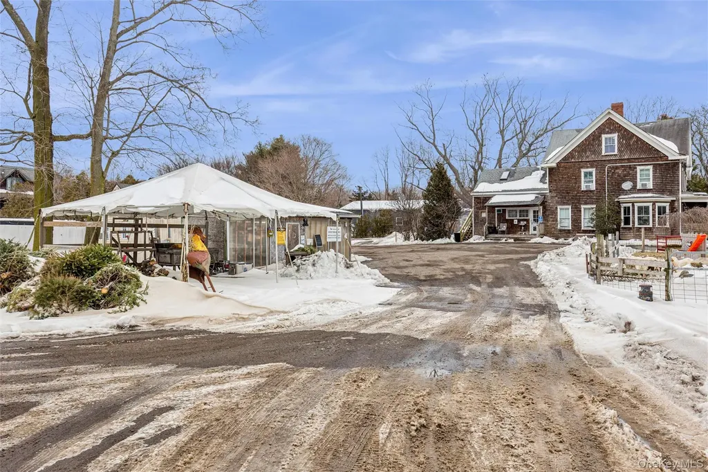 250 Main Road Riverhead NY 11901