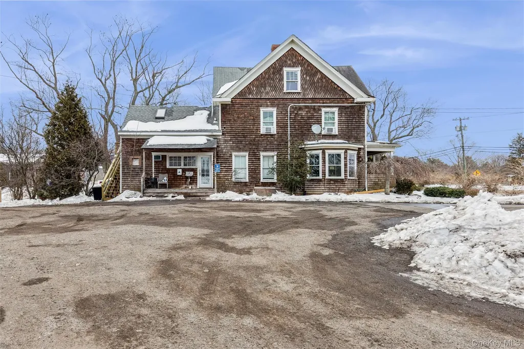 250 Main Road Riverhead NY 11901