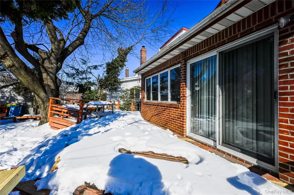 7358 189th Street Fresh Meadows NY 11366
