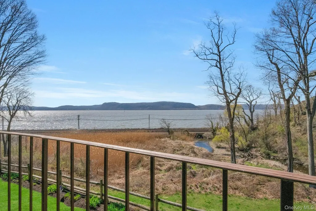 311 Kemeys Cove Briarcliff Manor NY 10510