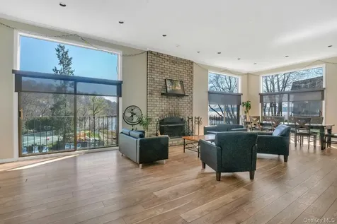 311 Kemeys Cove Briarcliff Manor NY 10510