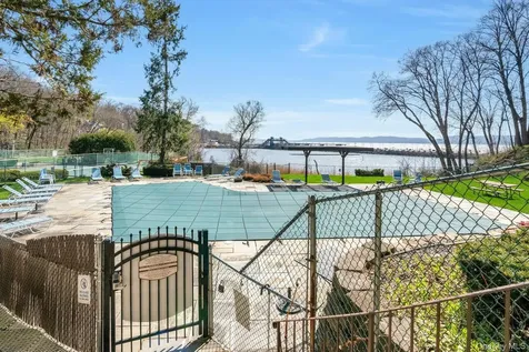 311 Kemeys Cove Briarcliff Manor NY 10510