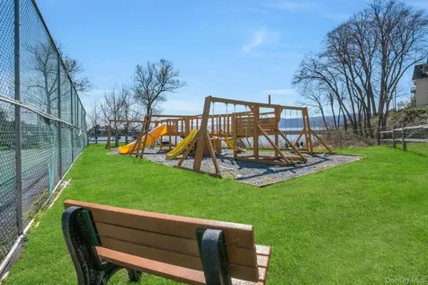 311 Kemeys Cove Briarcliff Manor NY 10510
