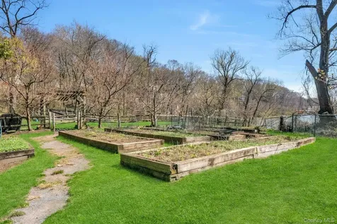 311 Kemeys Cove Briarcliff Manor NY 10510