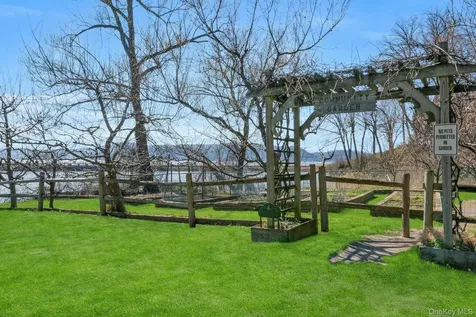 311 Kemeys Cove Briarcliff Manor NY 10510