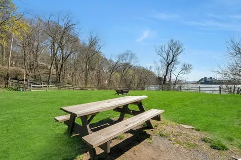 311 Kemeys Cove Briarcliff Manor NY 10510